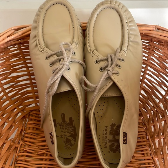 SAS Genuine Handsewn  8.5 Narrow Lace Up Shoes Featuring Soft Step Heel - Picture 1 of 4